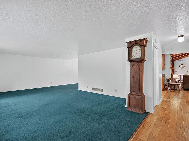1175 Cactus Dr photo 2