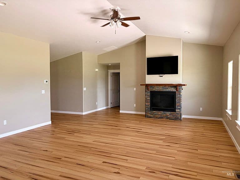 2493 E 3769 N photo 3