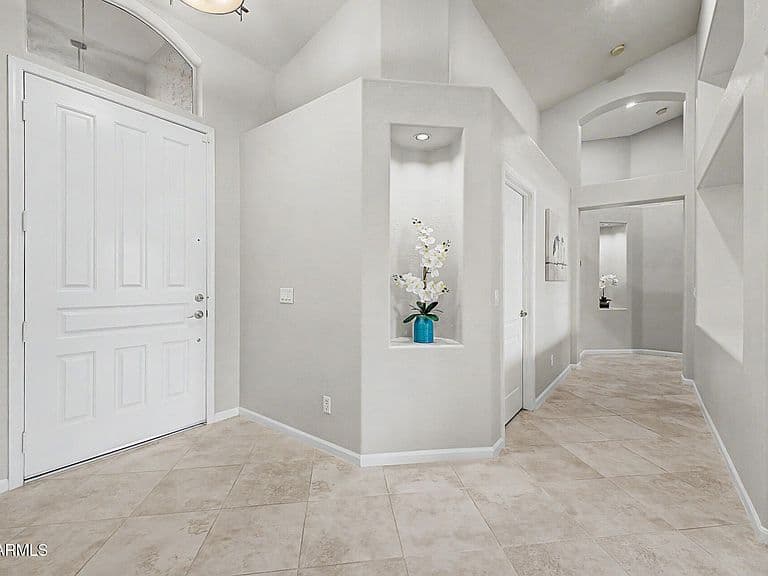 734 W GOLDFINCH Way photo 3