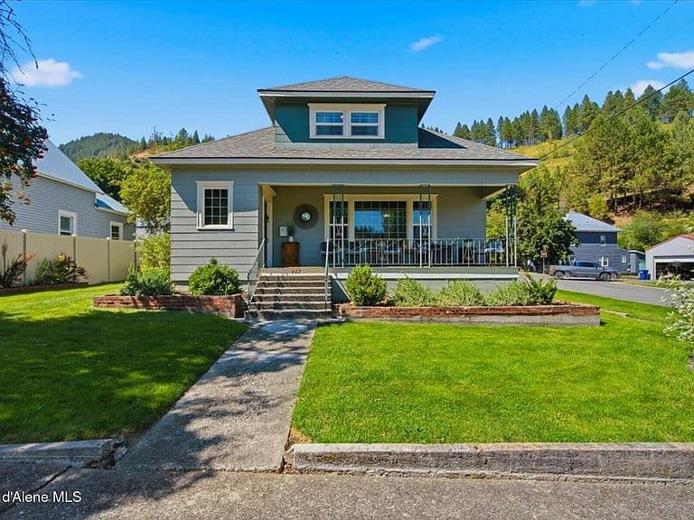 602 2nd St photo 1