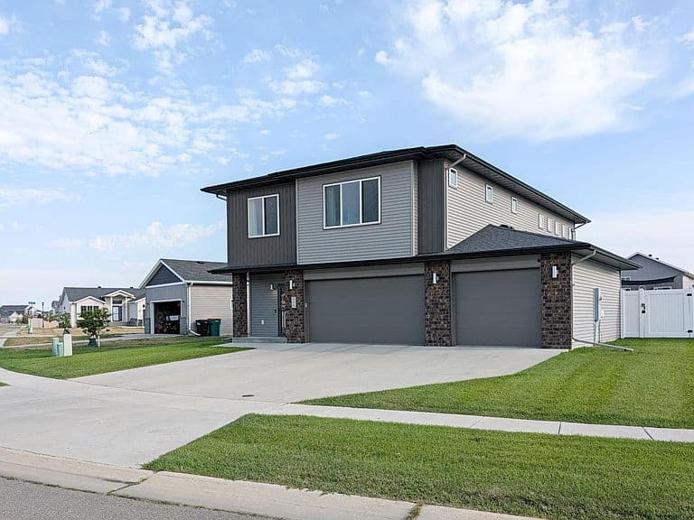 818 Albert Dr W photo 3