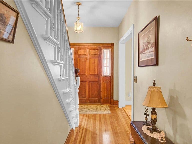 19 Brown Avenue photo 5