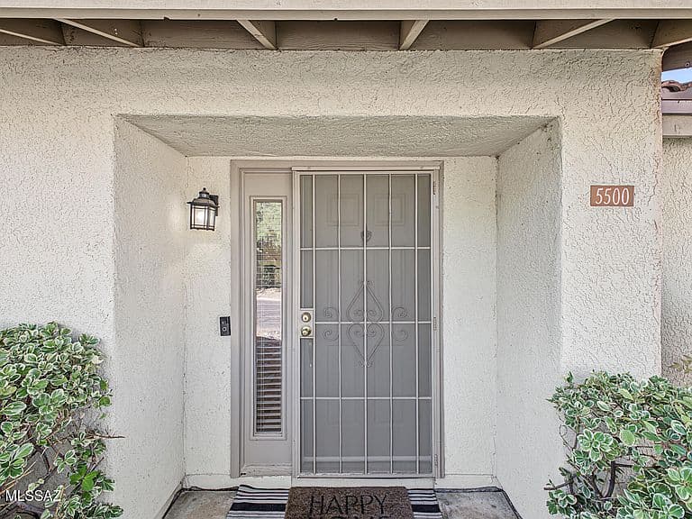 5500 N Waterfield Dr photo 4