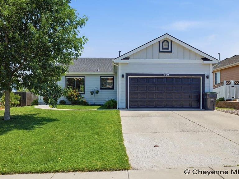 1509 Summerset Dr photo 1