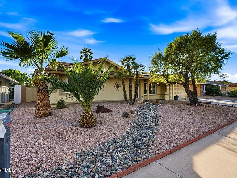 9415 W GARNETTE Drive photo 2