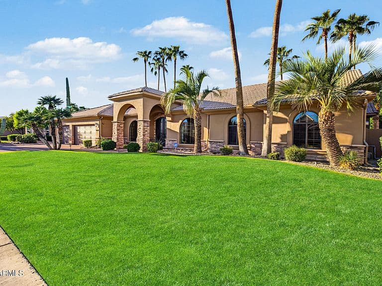 8678 E WINDROSE Drive photo 3