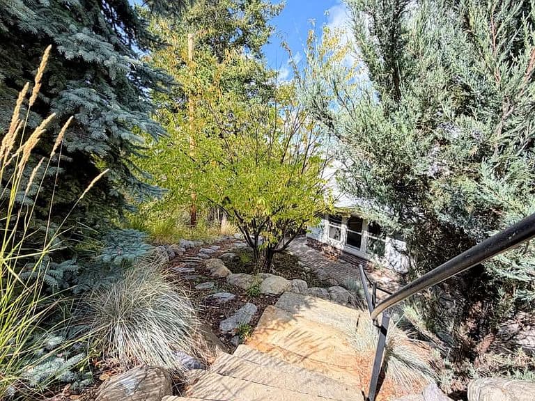 304 Skyles Pl photo 3