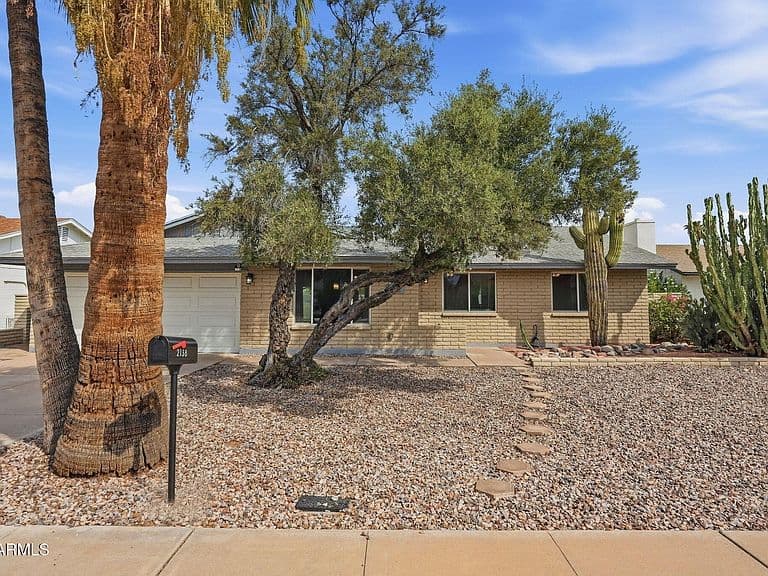 2138 E YALE Drive photo 1
