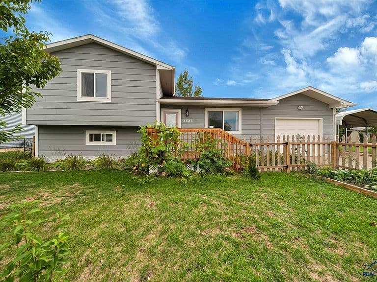 4623 Trail Dr photo 2
