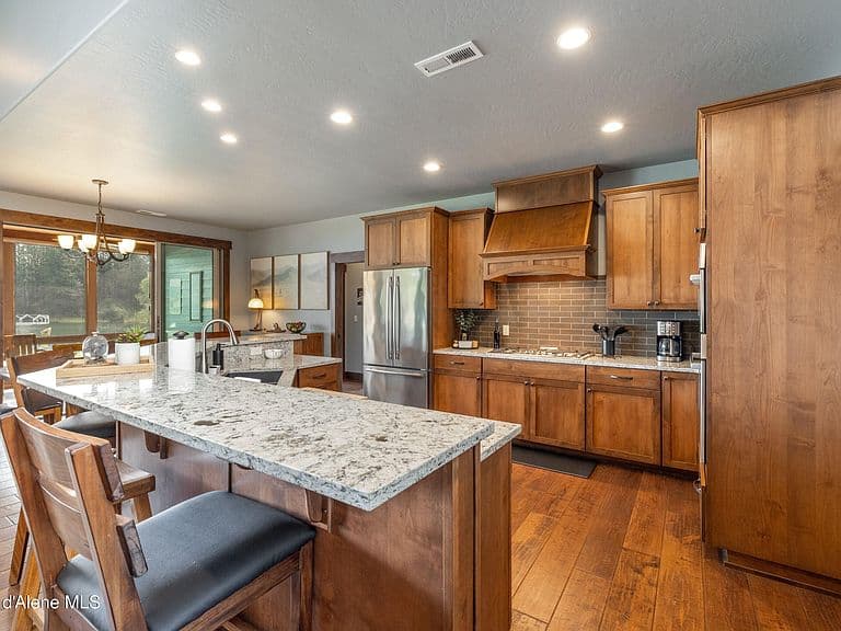 179 Waterfront Dr photo 4