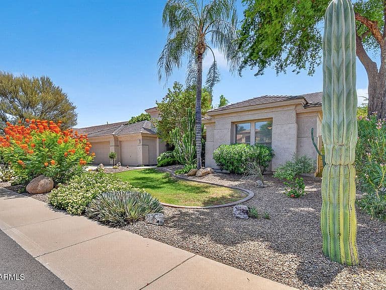 1047 W ARMSTRONG Way photo 2