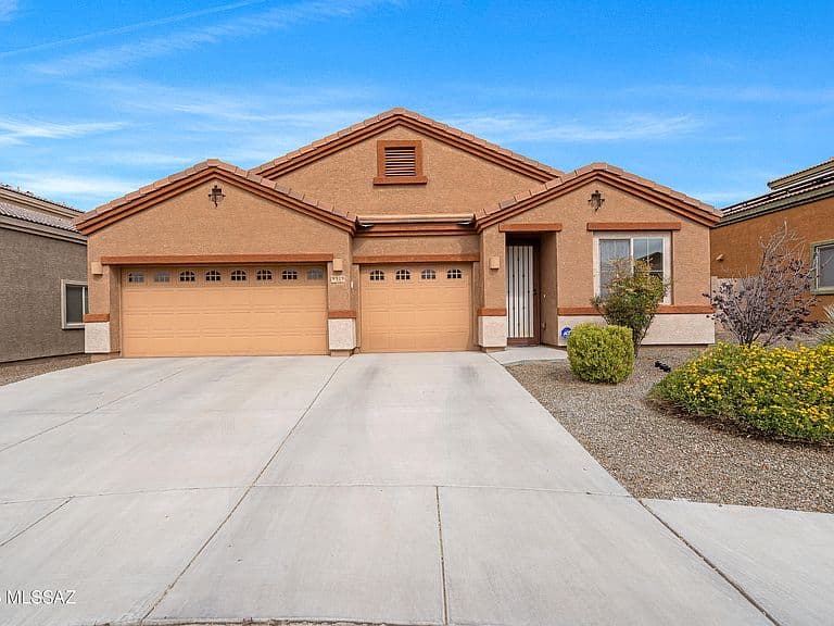 9919 N Crook Ln photo 1