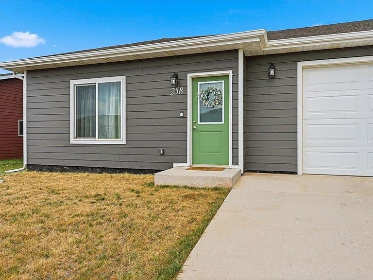 258 Aurora Ave photo 3