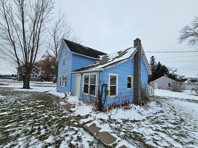 216 Main St W photo 1