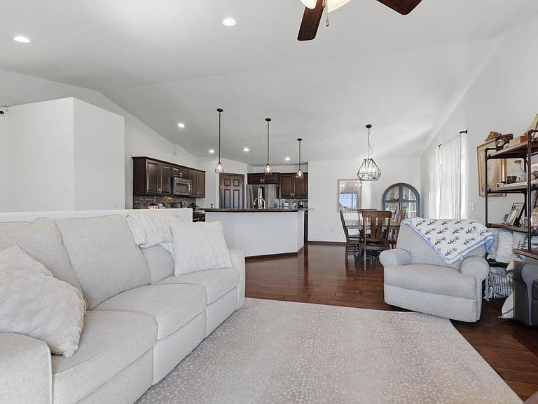 826 Dirk Ct photo 4