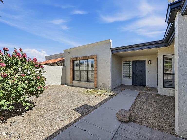 2905 W GLENDALE Avenue photo 5