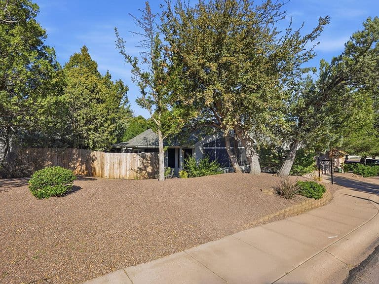 310 N Trailwood Rd photo 4