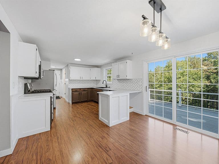 71 Jefferson Drive photo 3