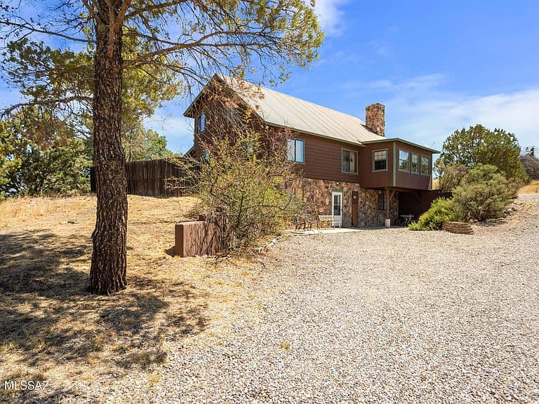 1490 Highway 83 photo 3