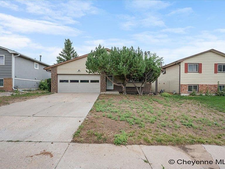 816 Gardenia Dr photo 1