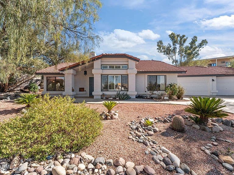 2105 W Terrace Drive photo 1