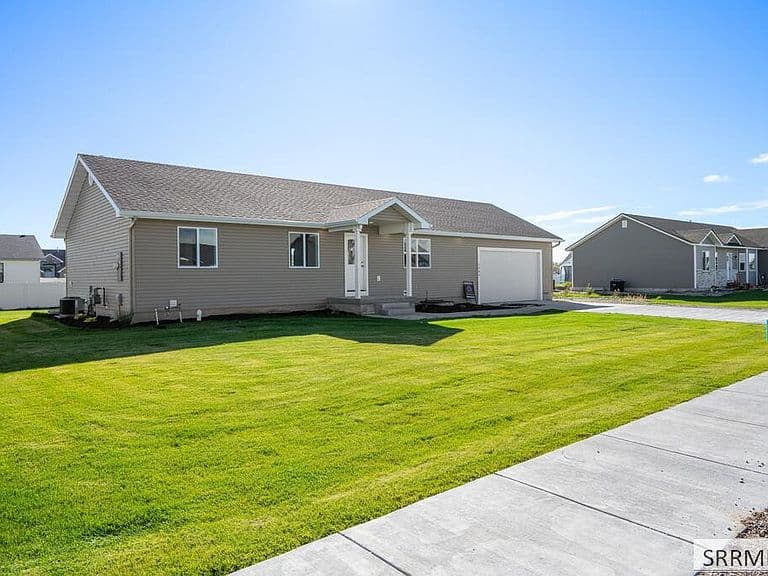 3886 E Walnut Way photo 2