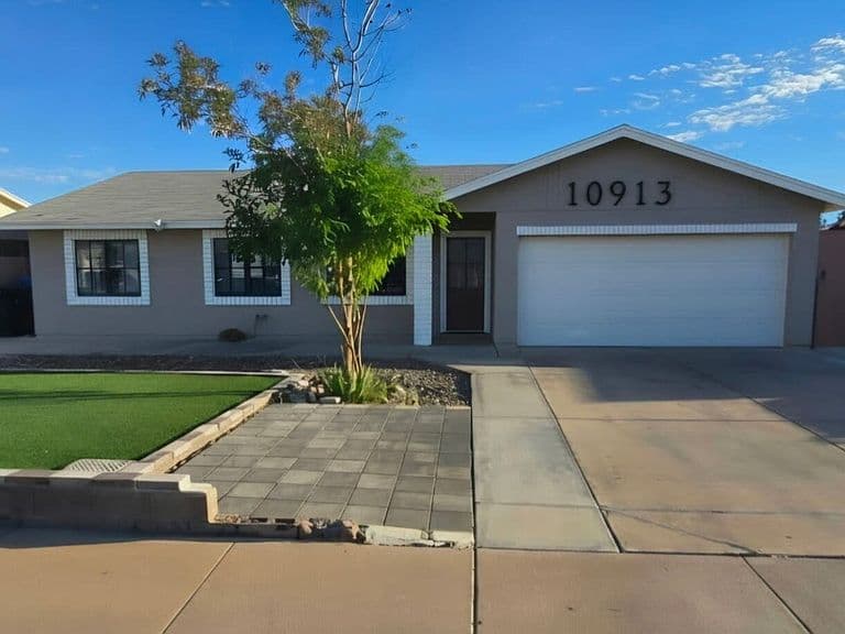 10913 W SELLS Drive photo 1