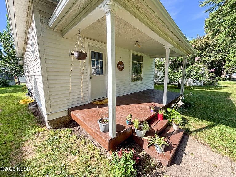 206 Pioneer Ave photo 3