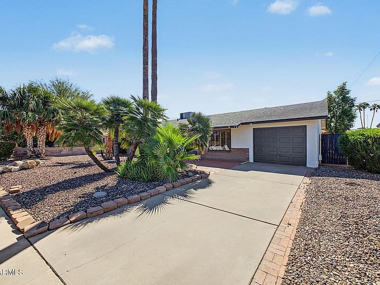 2501 E BLANCHE Drive photo 3
