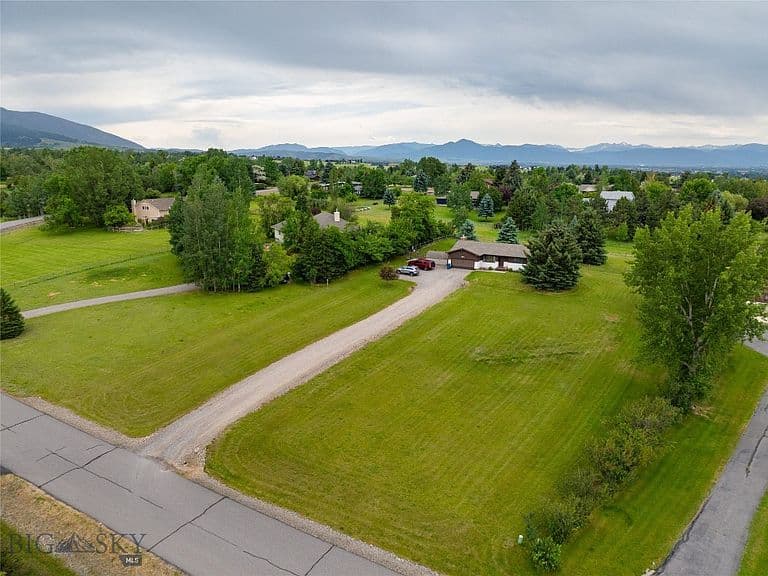 4913 Itana Cir photo 3