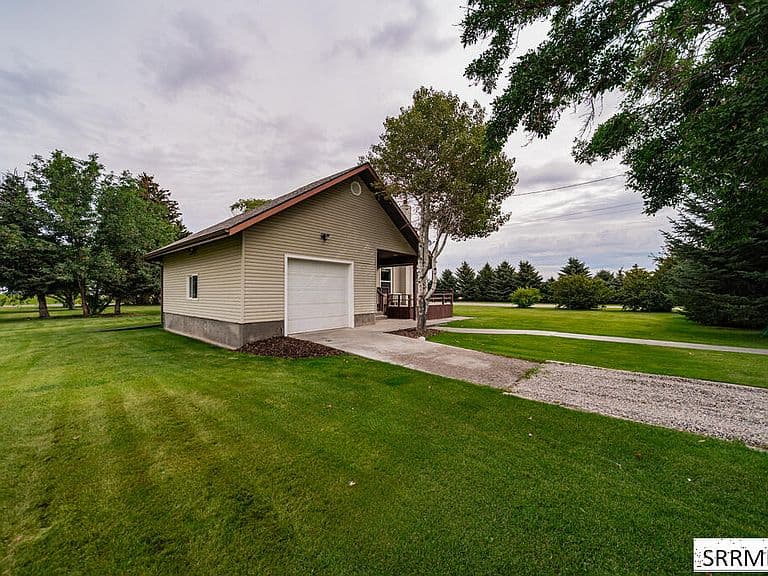 402 S 1100 W photo 3