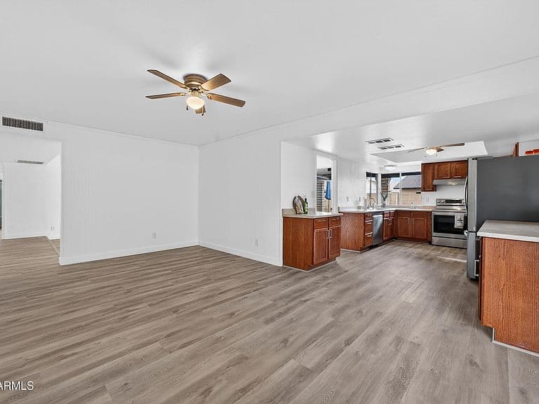 1103 W Mission Dr photo 4