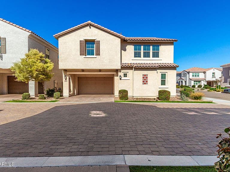 688 N Abalone Dr photo 2