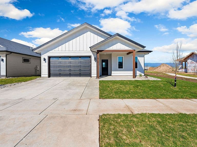 812 Rivet Way photo 1