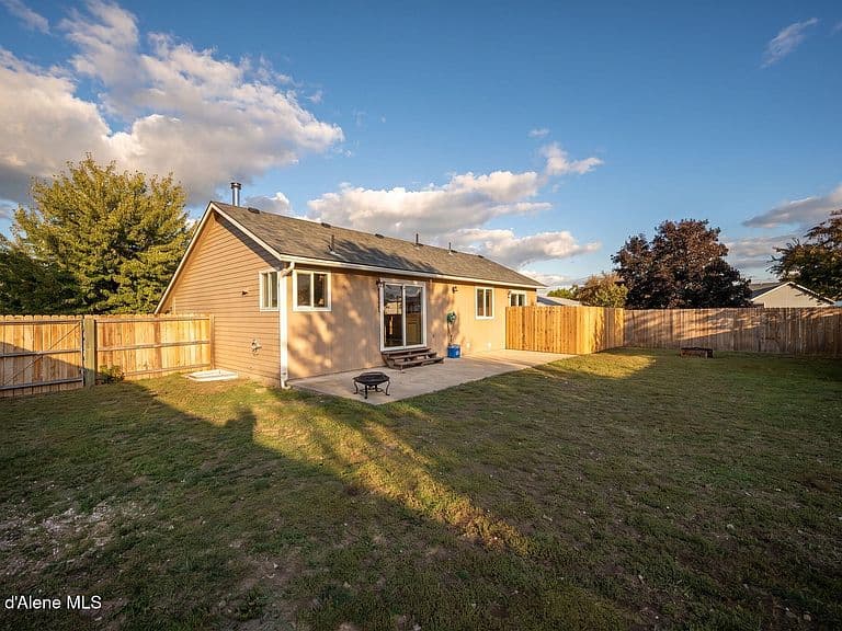 7412 W Meadow Lark Ln photo 3