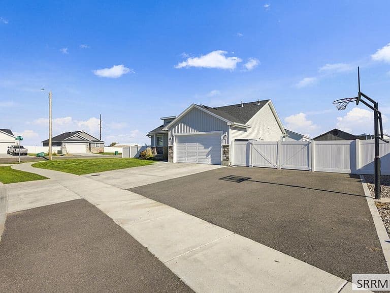 4754 Memory Ln photo 2
