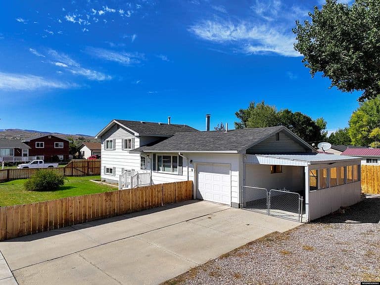 1090 Black Blvd photo 2