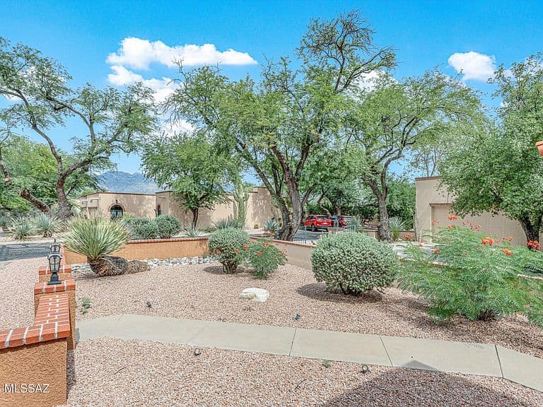 5620 E Binghampton Dr photo 3