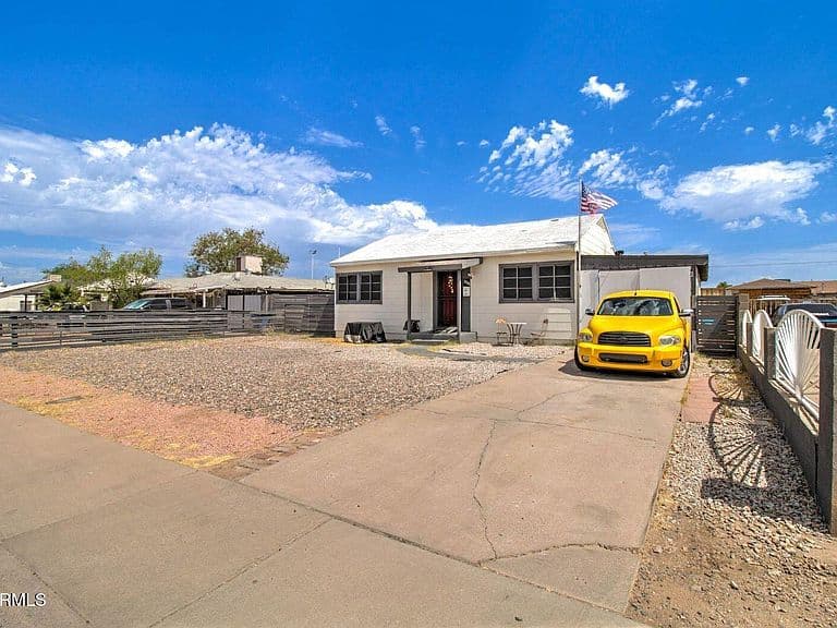 3338 E Taylor Street photo 2