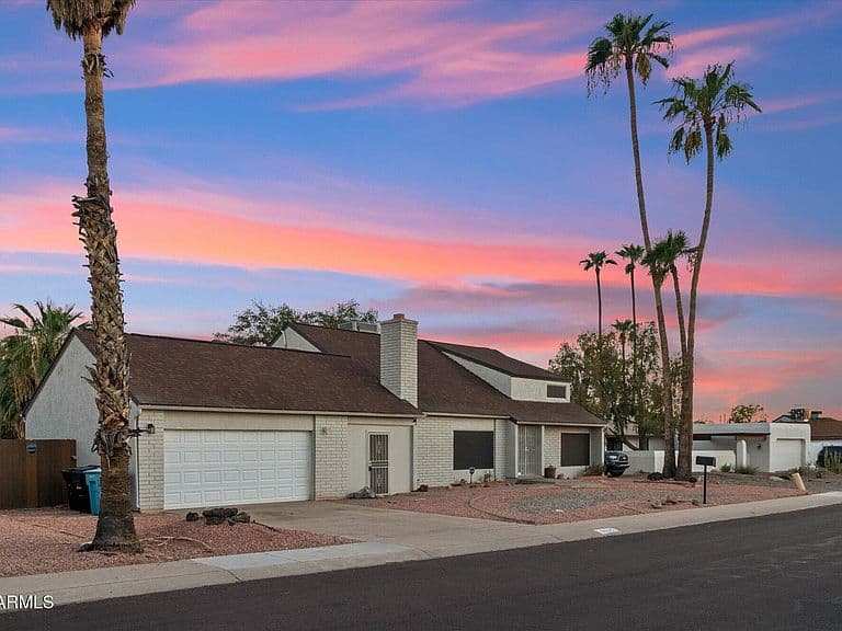 3017 W SAHUARO Drive photo 2