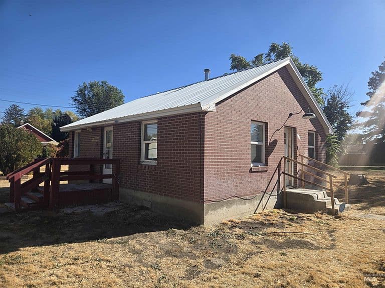 1110 Colorado St photo 2