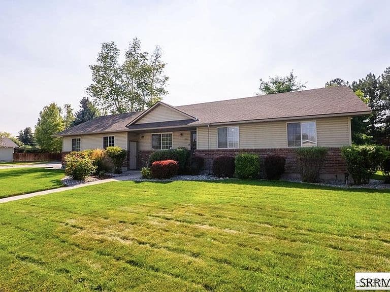 262 S Adam Ln photo 2