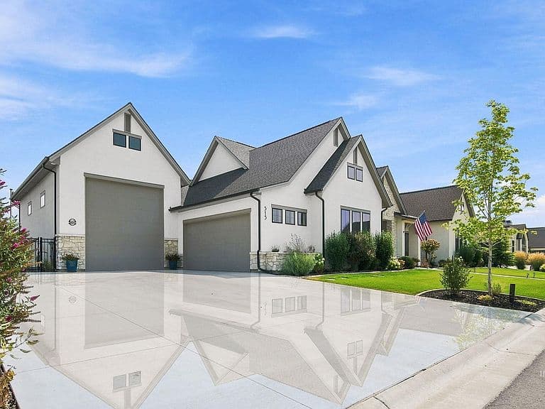 515 Century Ave photo 4