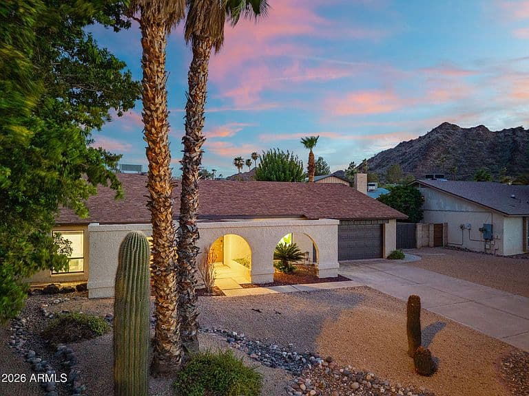 2331 E SUNNYSIDE Drive photo 1