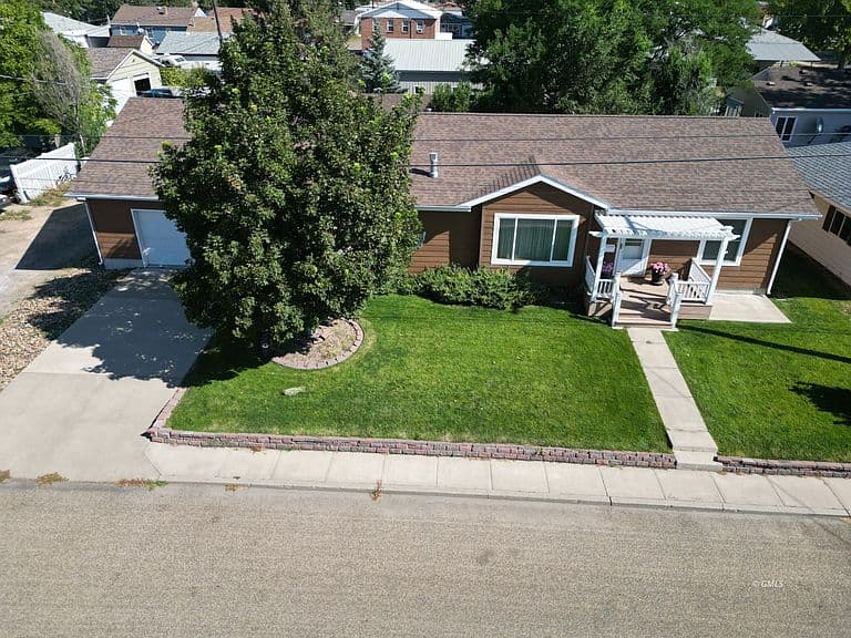 210 Clay St photo 3