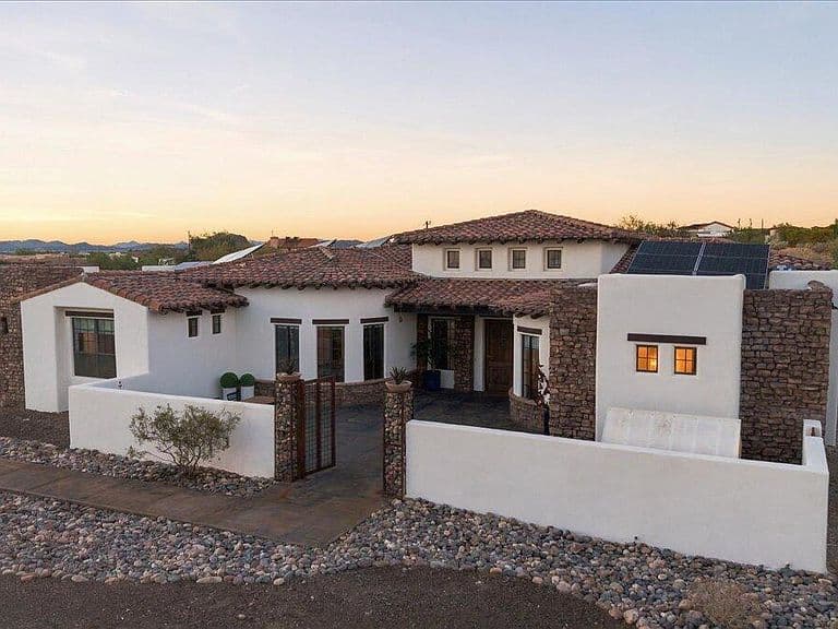 9134 W HAPPY VALLEY Road photo 3