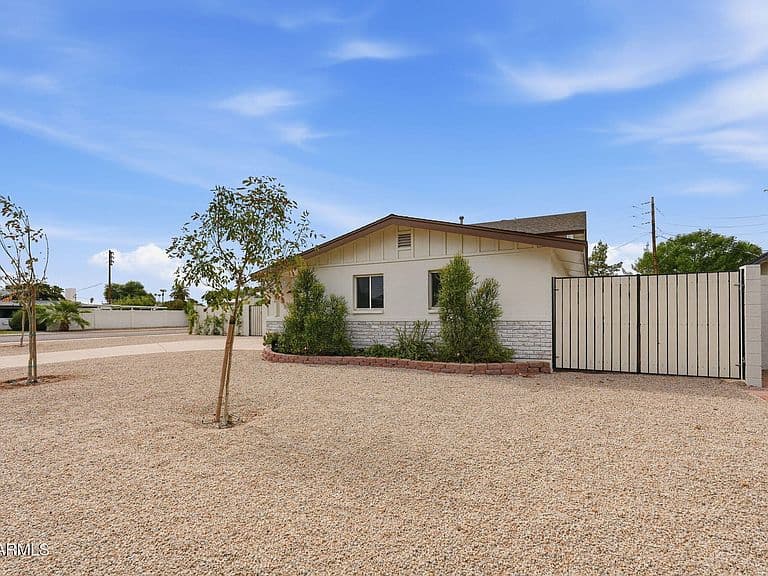 8355 E STELLA Lane photo 3