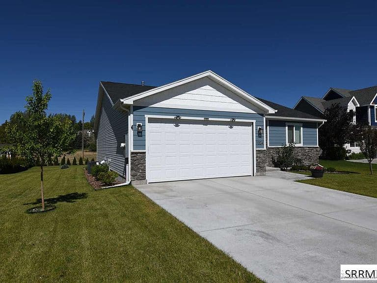 1324 Stone Dr photo 2