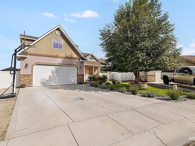2213 Alex Dr photo 3