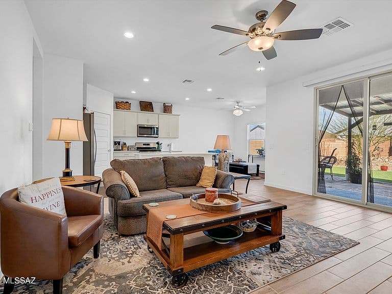 656 W Wilkinson St photo 4